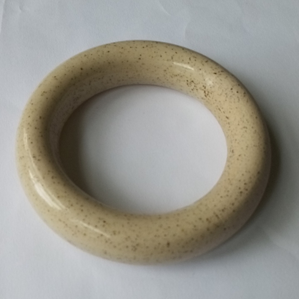 Minimal Speckled Stonewear Bangle Creamy Tan